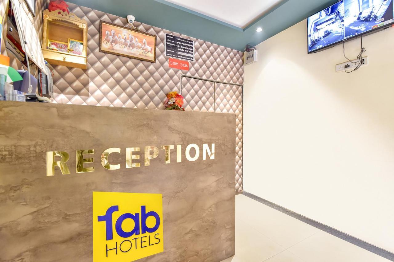 Fabhotel Nidhivan, Udhna Junction Surat Eksteriør bilde